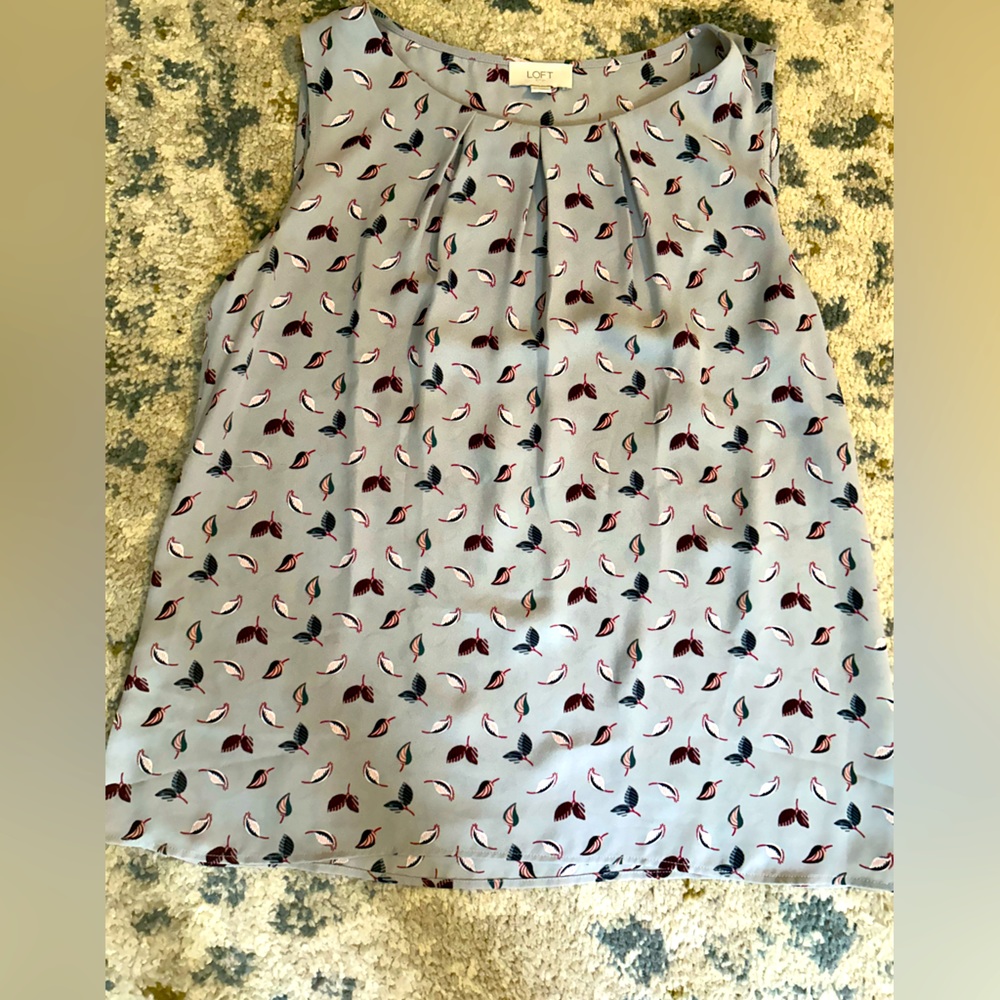 Grey blouse with leaves